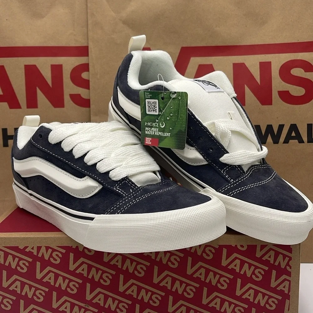 Vans Men’s Gray and White Sneakers Knu Skool
Pig Suede Gray
VN000CS0BGF - Picture 4 of 16